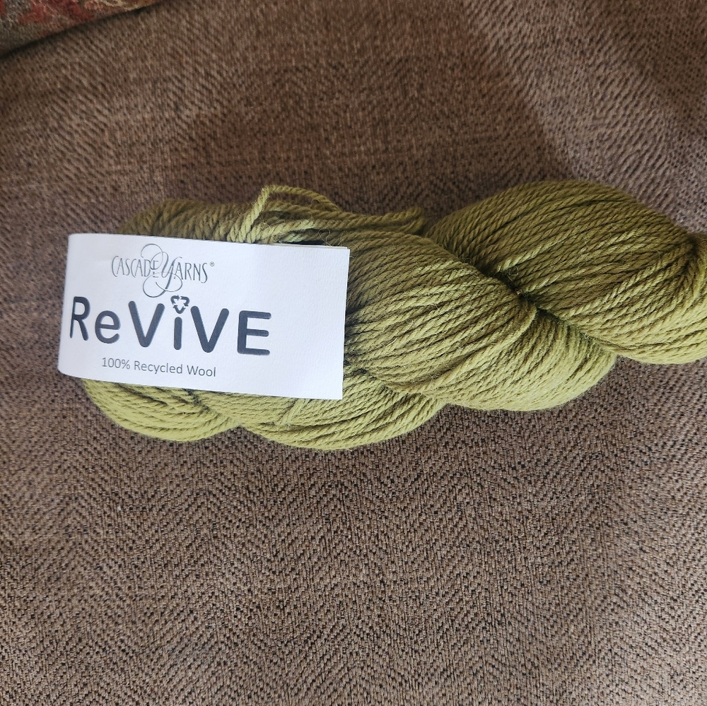 Cascade Yarns ReVive Green Wool Yarn - Picture 4 of 4